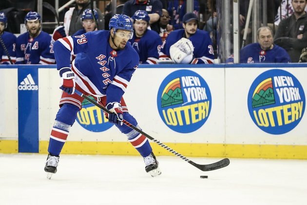 Rangers use six-goal first period to hang 7-0 win on Predators