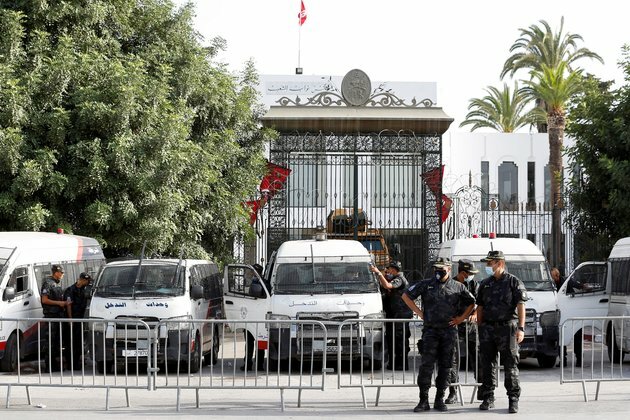 European Union Urges Resumption of Tunisian Parliament