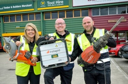 Travis Perkins Hire management roll up their sleeves to reward colleagues in Bristol