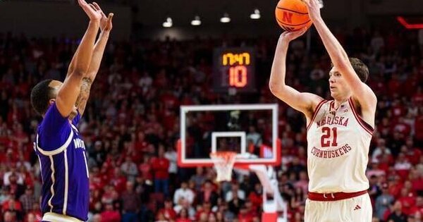 No . 7 Nebraska eyes 20 - 0 start ; Minnesota out to end slide