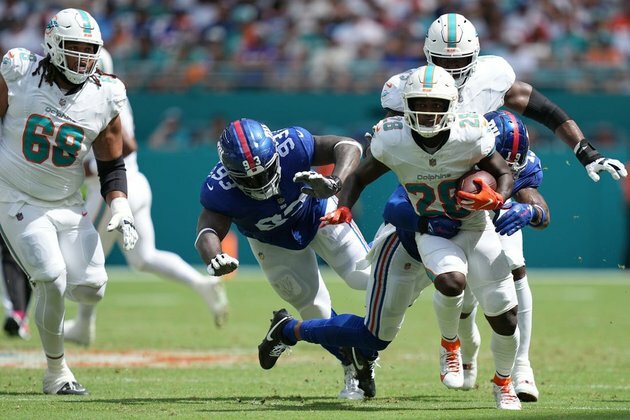 Dolphins activate star rookie RB De'Von Achane (knee) off IR
