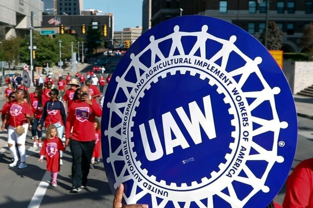 US Auto Workers Could Expand Strike, But Not Without Risk