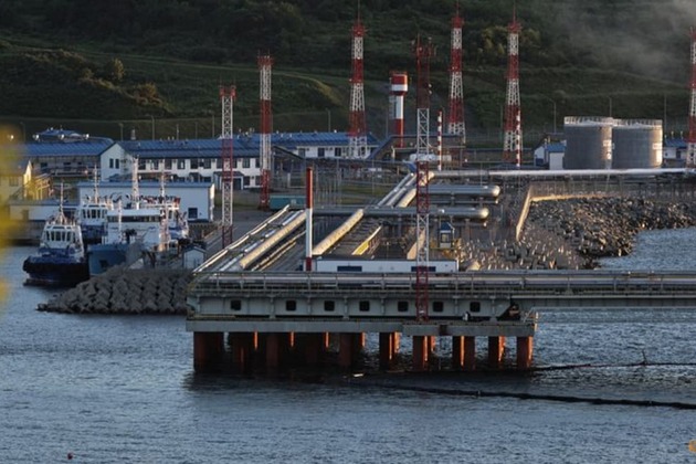 Oil prices little changed as investors seek clarity on Russia-Ukraine talks