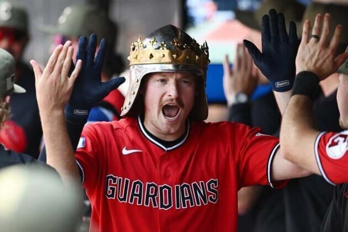 Guardians blast six home runs in rout of Reds