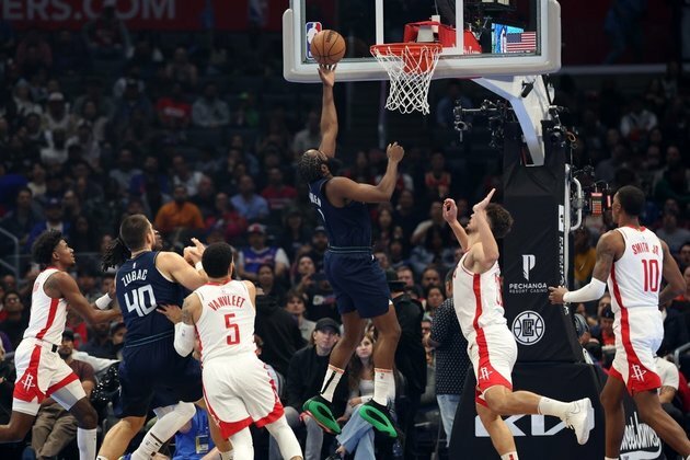 James Harden, Clippers try to keep clicking at sliding Spurs