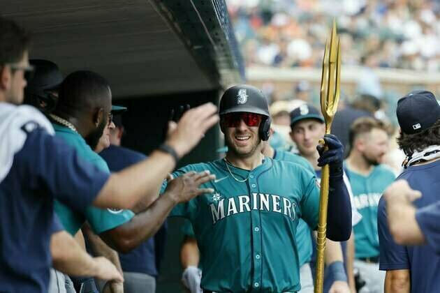Mariners pull away from Tigers in top of the ninth