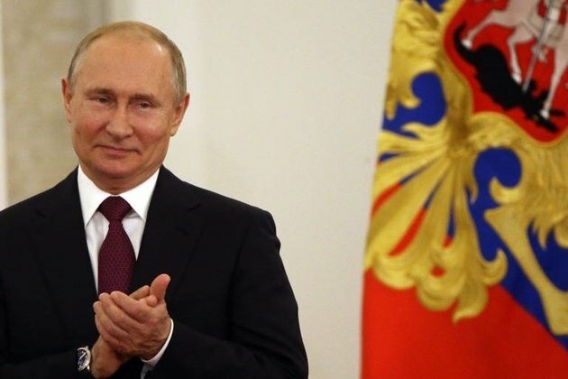 Putin says Russia to start mass vaccinations next week