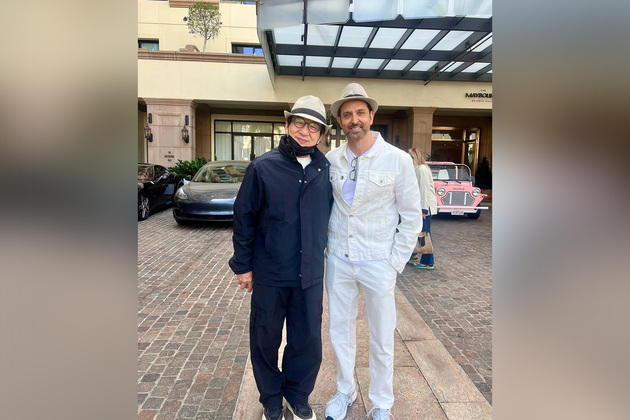 "My broken bones look up to your broken bones": Hrithik Roshan meets Jackie Chan, poses for a snap