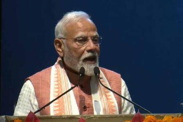 PM Modi spreads Holi cheer in Mauritius, says "will take colours with me to India"