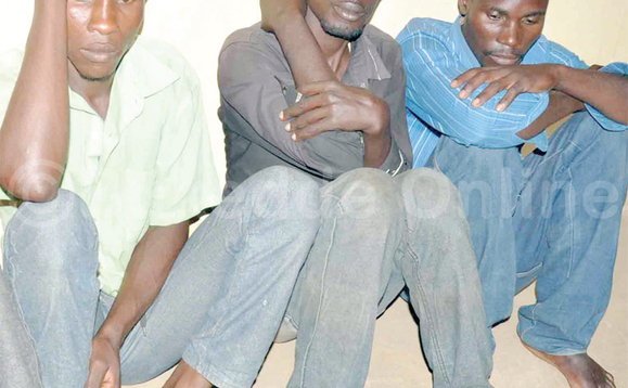 Abasajja abaakwatiddwa nga bali ku poliisi e Gomba. Abasajja abaakwatiddwa nga bali ku poliisi e Gomba.