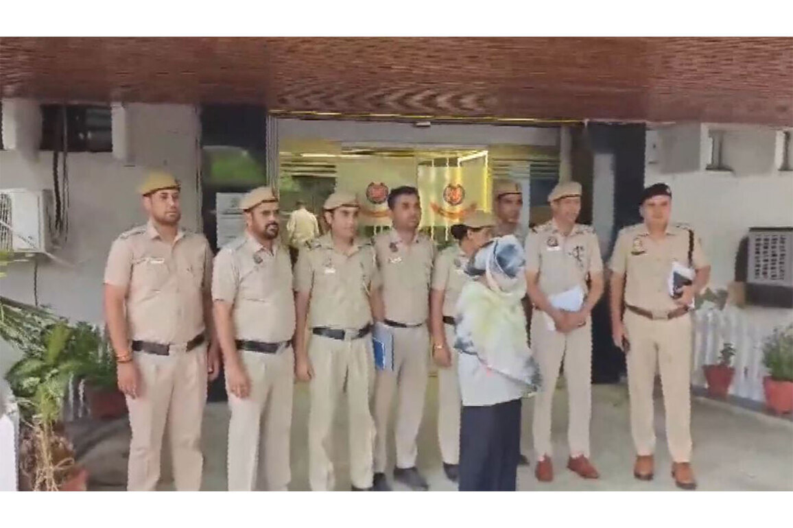 Delhi Police arrest woman posing as domestic help in series of house thefts