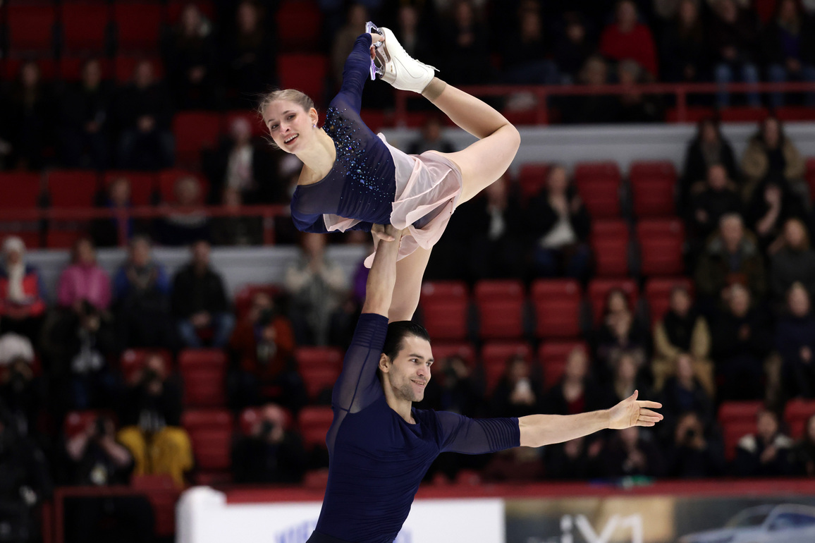 (SP)FINLAND-HELSINKI-FIGURE SKATING-ISU GRAND PRIX-PAIRS