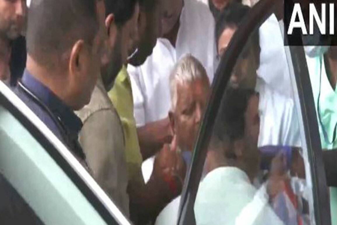 Bihar: Lalu Yadav leaves Paras Hospital after treatment for deteriorating health, set to leave for AIIMS Delhi