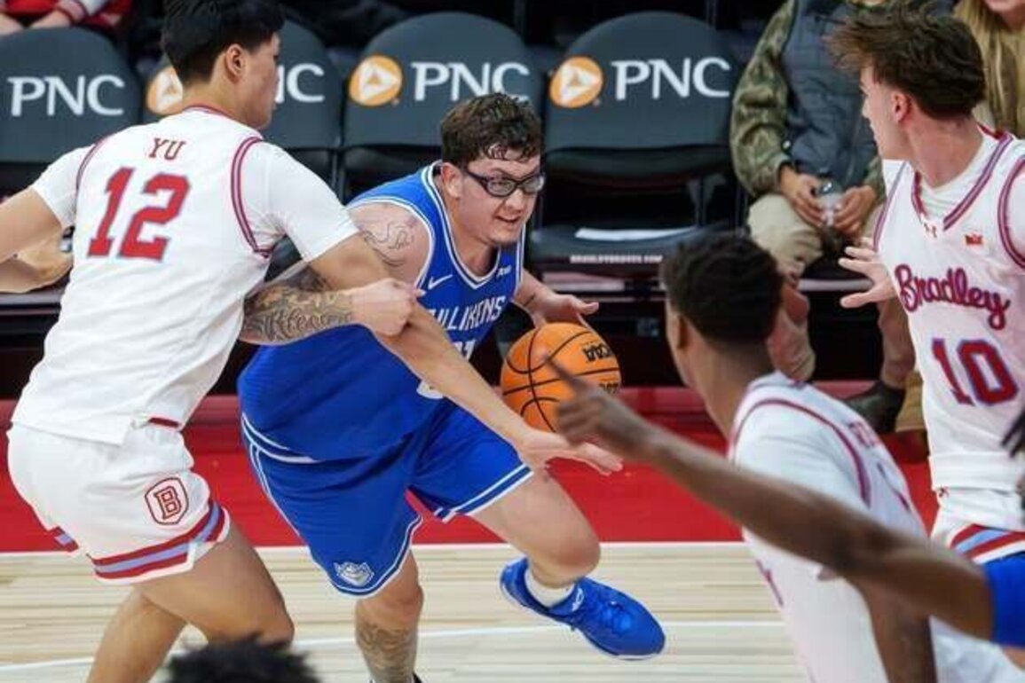 Record-smashing No. 24 Saint Louis staying grounded for George Washington