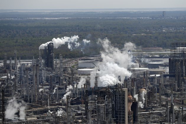 OPEC Nations Grapple With Oversupply of Oil