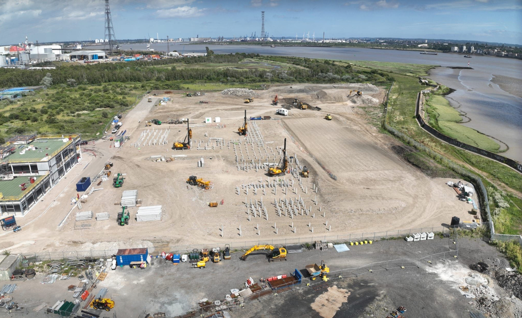 RBL mobilised three 5000-series quiet hammer rigs to ensure deadlines were met while installing the piles for Eurovia UK’s new asphalt plant and green aggregates processing facility in Grays, Essex