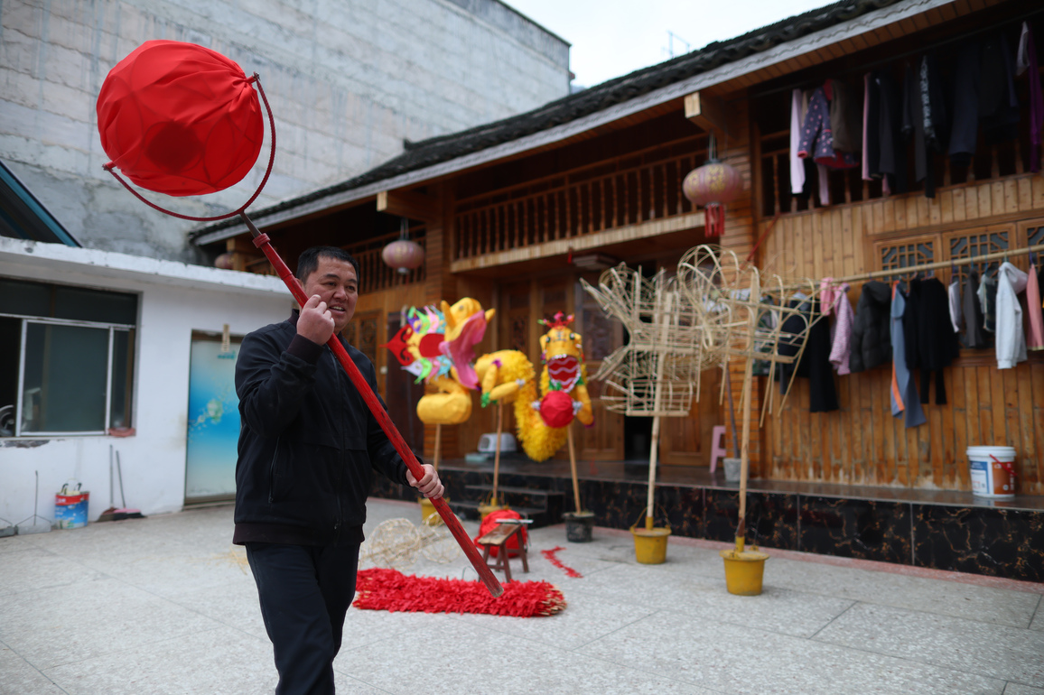CHINA-GUIZHOU-SHIQIAN-INTANGIBLE CULTURAL HERITAGE-DRAGON LATERN (CN)