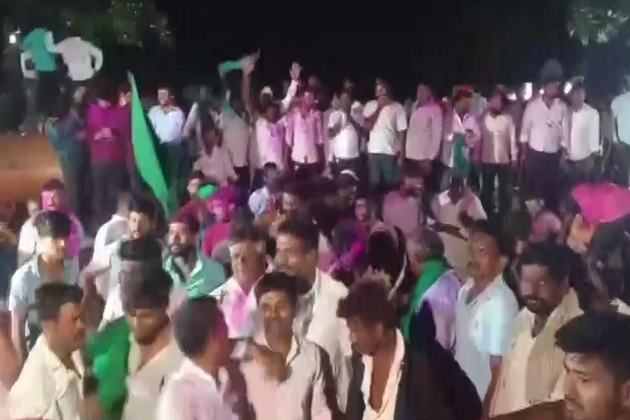 Farmers call off strike after Karnataka govt hikes sugarcane FRP by Rs 100