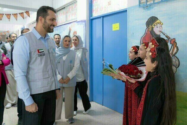 Sultan bin Ahmed tours Palestinian refugee camp in Jordan