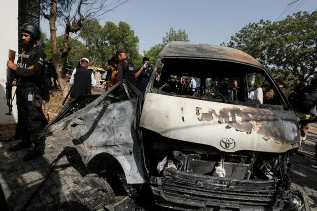 Nine injured as mini truck collides with pickup van in Pakistan