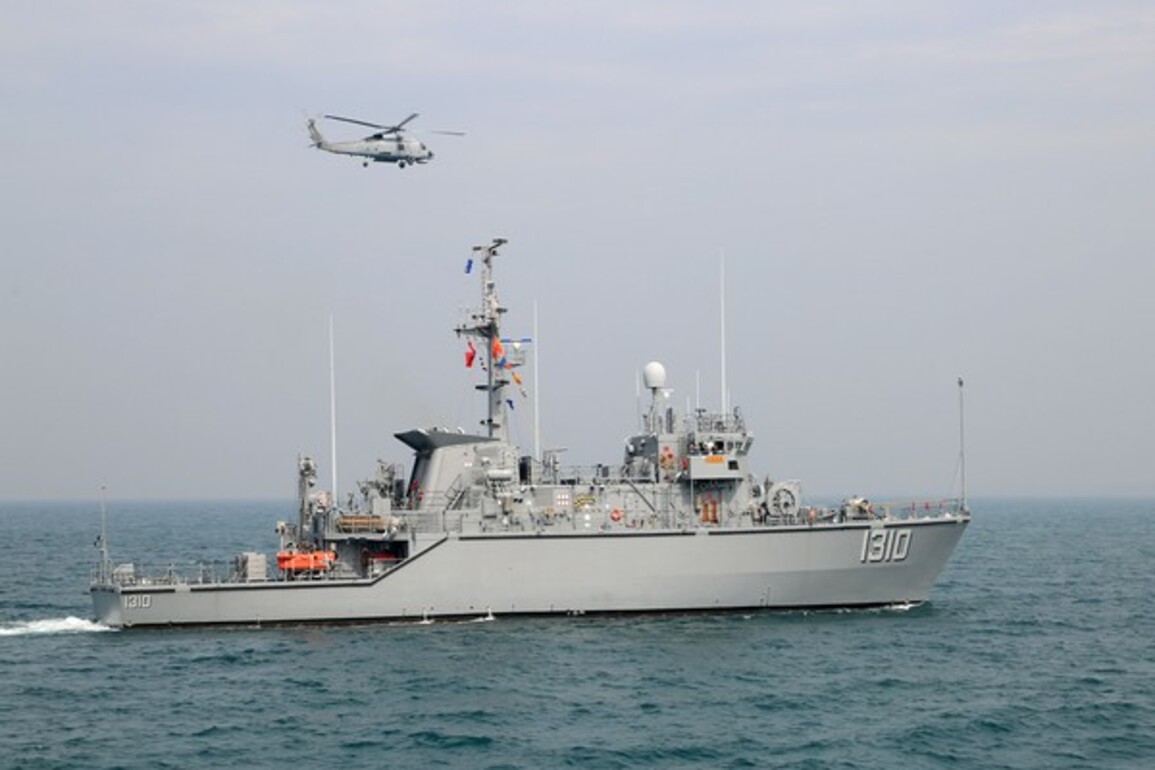 China ramps up military activity near Taiwan: 14 aircraft, 6 naval vessels, 1 ship detected