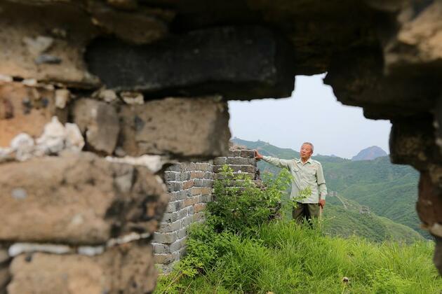 Generational relay of Great Wall guards