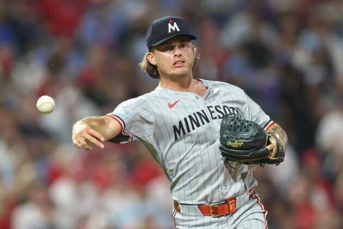 Twins place RHPs Travis Adams, David Festa on IL