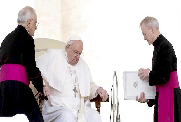 Pope conducts duties in wheelchair due to knee pain, says Vatican