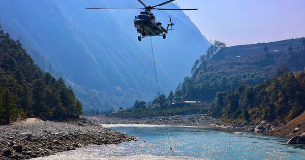 Arunachal Pradesh : IAF drops 12 , 000 litres of water to battle forest fires in Lohit Valley
