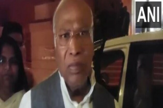 "They have taken negative stand...": Mallikarjun Kharge attacks govt on Waqf Amendment Bill 2025