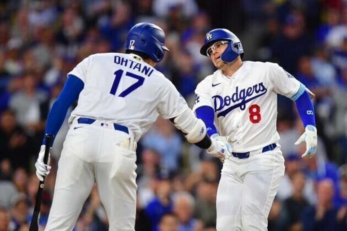 Dodgers' Enrique Hernandez leaves game with oblique injury