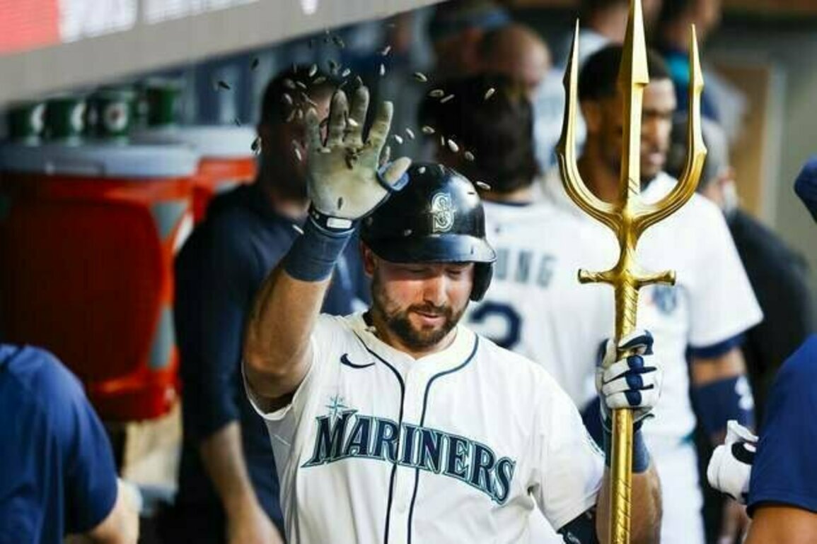 Mariners' Cal Raleigh set to return vs. Royals after rare day off