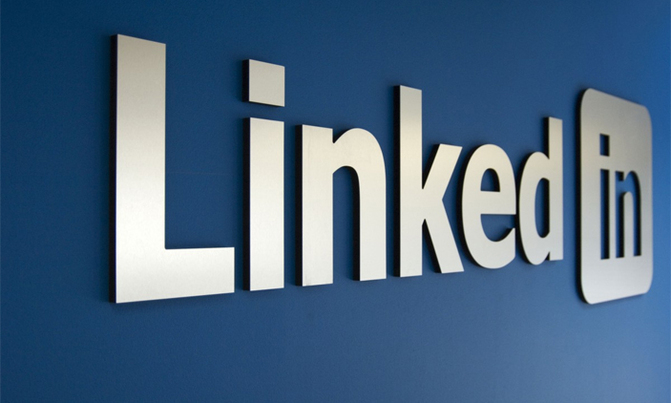 Microsoft dives into social with $26 bn LinkedIn deal Microsoft dives into social with $26 bn LinkedIn deal