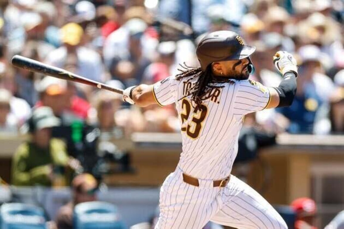Fernando Tatis Jr. rips walk-off homer as Padres rally to beat Reds