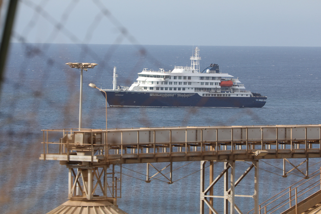 Focus | Cabo Verde evacuates 3 suspected hantavirus patients from cruise ship MV Hondius