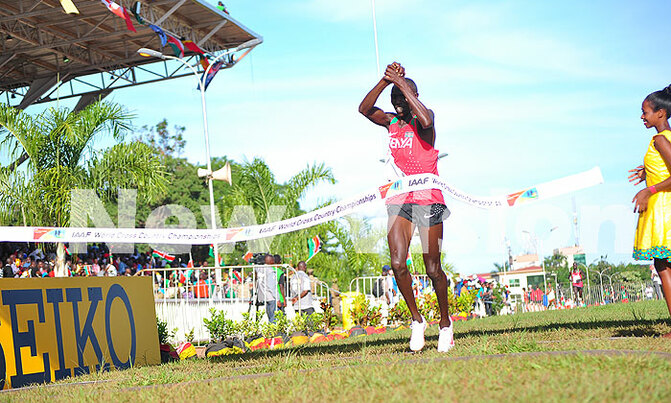 Kenya's Kamworor defends his title Kenya's Kamworor defends his title