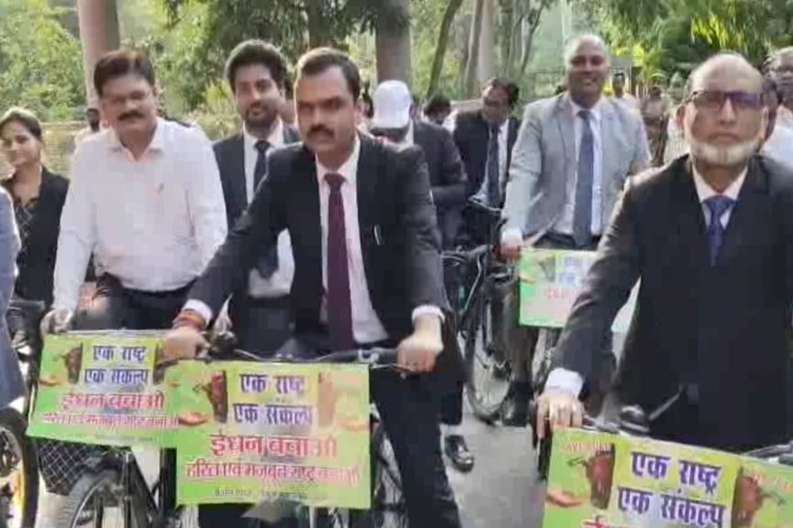 UP: Lucknow judicial officers organise bicycle rally to promote fuel conservation, environmental awareness