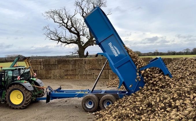 Bunning introduced a single tipping ram to provide more efficient hydraulic power, along with a 60-degree tipping angle enabling users to heap piles of beet.
