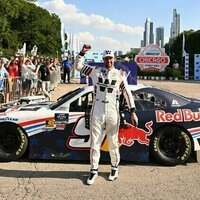Shane van Gisbergen wins dramatic duel on the streets of Chicago
