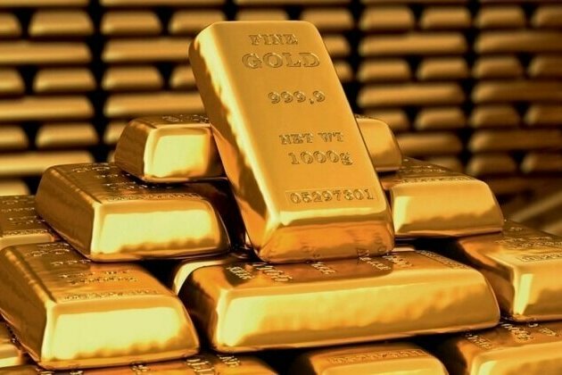 Gold jumps as US Fed signals rate-hike pause imminent