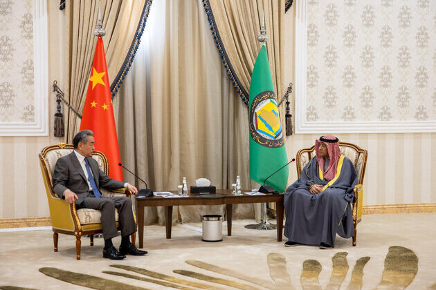 GCC Secretary-General, Foreign Minister of China boost cooperation, review free trade negotiations