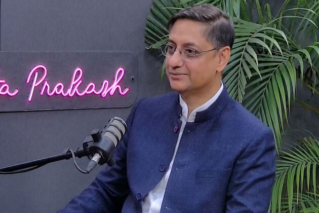 "Duniya jhukti hai, jhukaney wala chahiye": PM's Economic Advisory Council member Sanjeev Sanyal