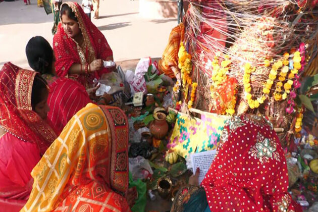 Prayagraj: Married women seek blessings for husbands' longevity on Vat Savitri Puja