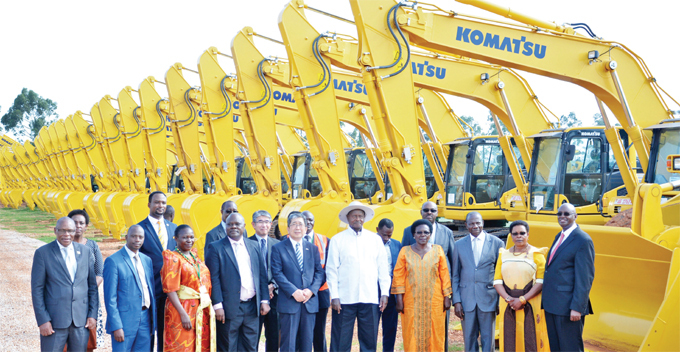 resident oweri useveni the apanese mbassador to ganda ministers and local government officials at the commissioning of the rod construction equipment in weyogerere akiso on une 09 2017