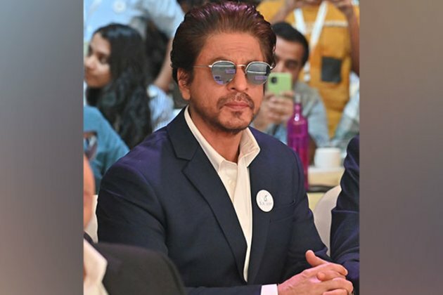 SRK looks dapper in blue suit at event in Delhi
