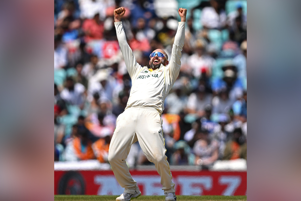 Ashes 3rd Test: Lyon's double strike leaves England three down (Day 2, Lunch)