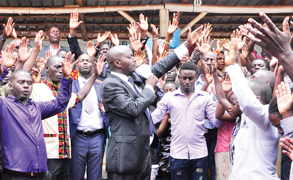 Bugingo ng’ali mu kusaba mu kkanisa. Bugingo ng’ali mu kusaba mu kkanisa.
