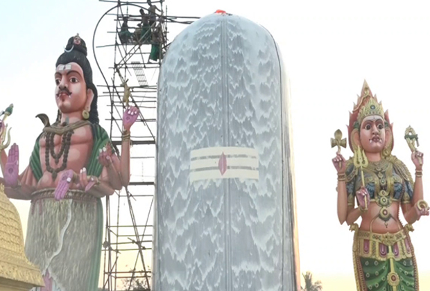 Tamil Nadu: Grand Abhishekam for 61-foot Shiva Lingam at Trichy temple on Maha Shivaratri