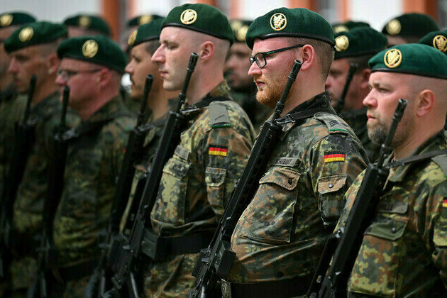 Germany could reintroduce military draft  defense minister