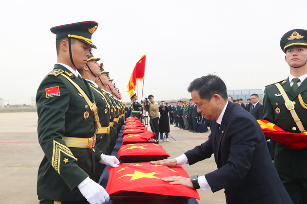 FOCUS | China, S. Korea hold handover ceremony for remains of Chinese martyrs in Korean War